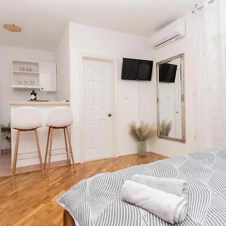 Skiljini Dvori - Studio-apartman 3 Daire Makarska