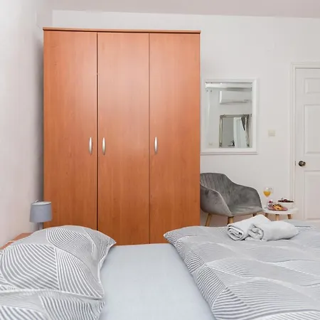 Skiljini Dvori - Studio-apartman 3 아파트