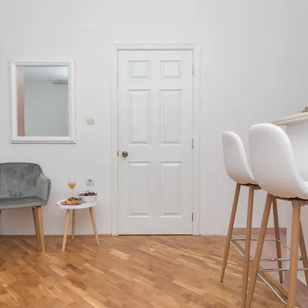 아파트 Skiljini Dvori - Studio-apartman 3 *