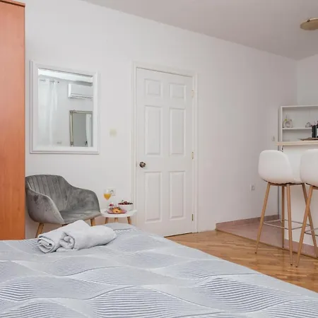 Skiljini Dvori - Studio-apartman 3 아파트 *