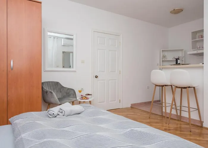 Skiljini Dvori - Studio-apartman 3 Апартаменты *