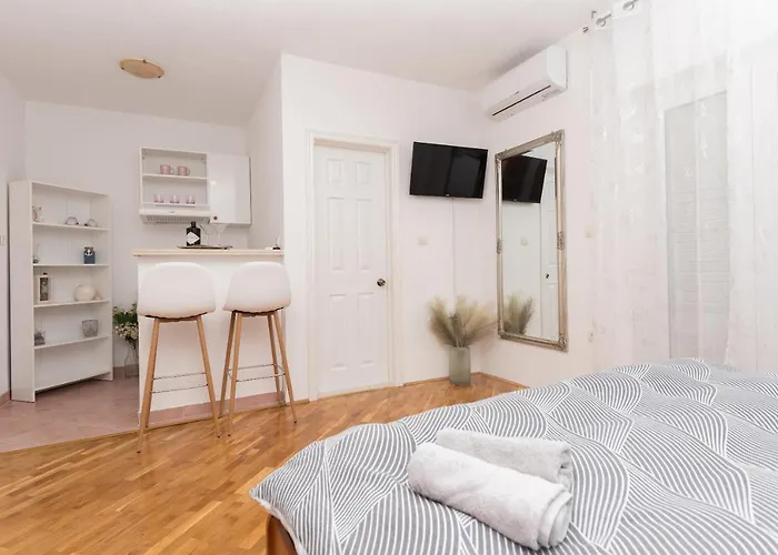 Skiljini Dvori - Studio-apartman 3 Апартаменты Макарска