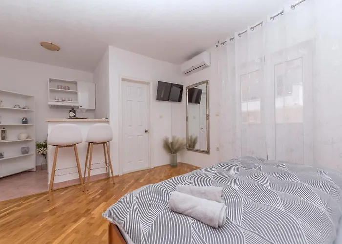 Skiljini Dvori - Studio-apartman 3 Макарска
