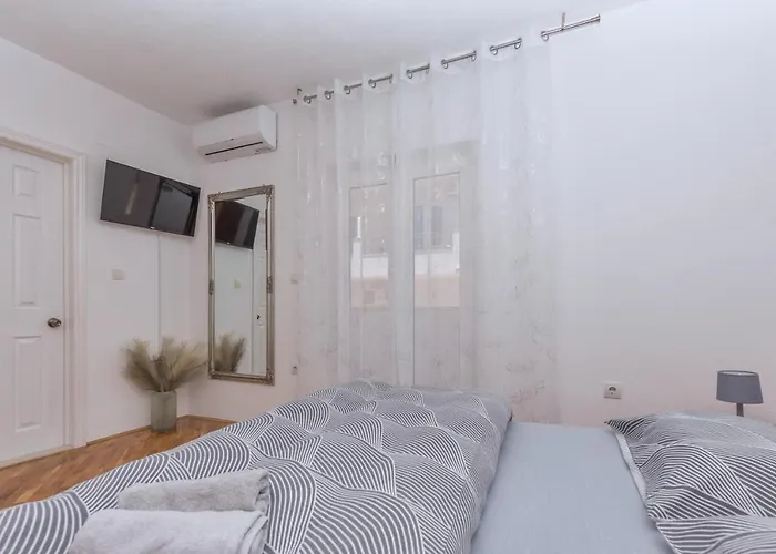 Skiljini Dvori - Studio-apartman 3 Апартаменты *